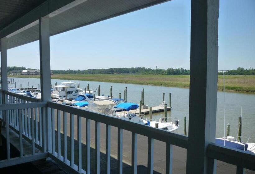 デラックススイート, Smithfield Station