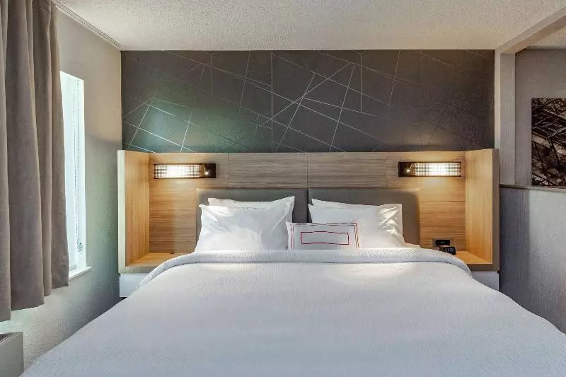 キングサイズベッドのスイートルーム, Springhill Suites Anchorage Midtown