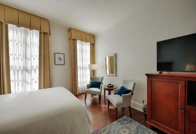 Chambre Standard Adaptée aux Personnes à Mobilité Réduite, Voco St James Hotel, An Ihg