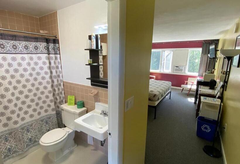 キングサイズベッドのスタンダードルーム, Snowdon Chalet Motel