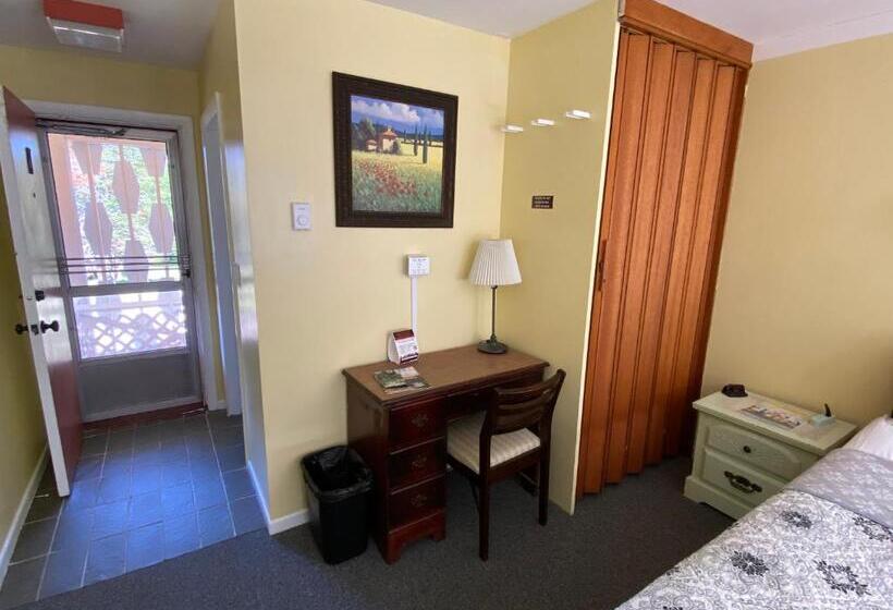 キングサイズベッドのスタンダードルーム, Snowdon Chalet Motel