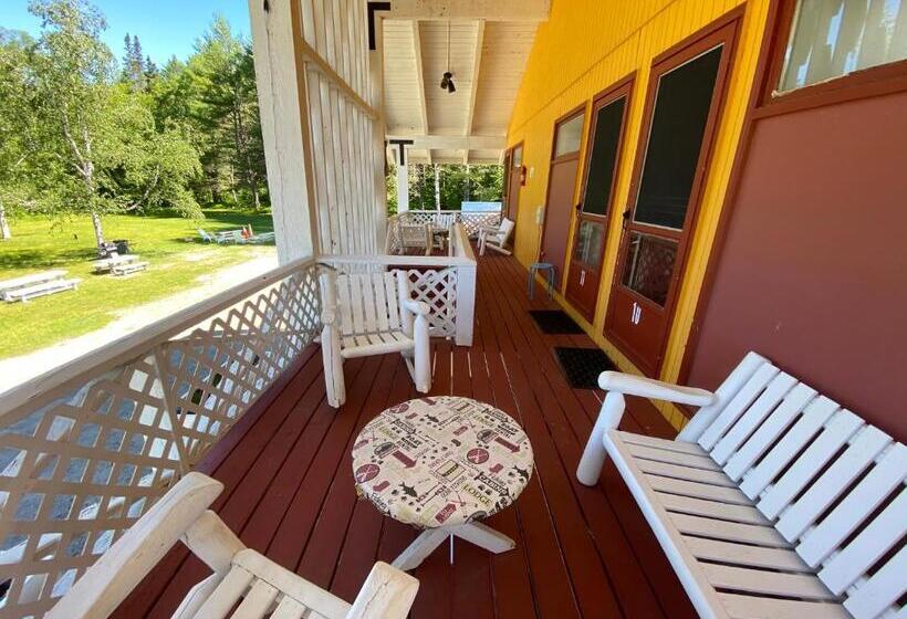 バルコニー付きデラックスルーム, Snowdon Chalet Motel