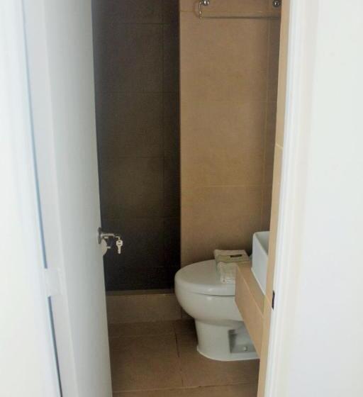 جناح عائلي, Hf