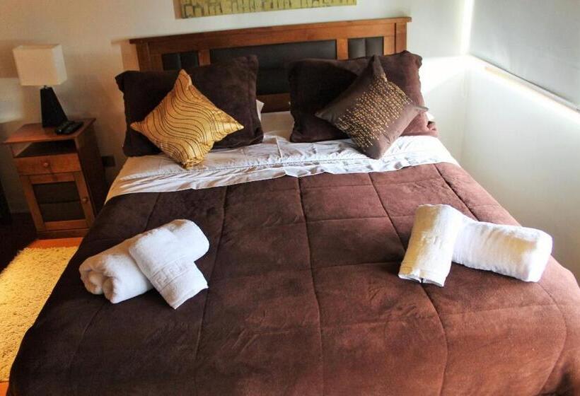 غرفة قياسية رباعية, Hf