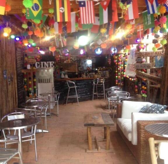 共用房间的床, Mancora Apartments