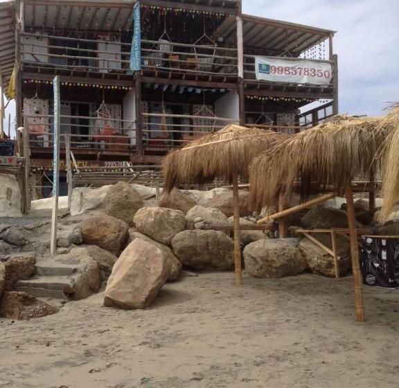 共用房间的床, Mancora Apartments