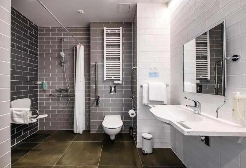 身障者適用スタンダードルーム, Holiday Inn Express   Rzeszow Airport, An Ihg