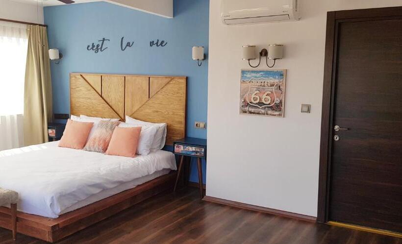 اتاق لوکس با چشم‌انداز دریا, Fuego Design Suites