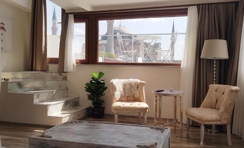 اتاق استاندارد با بالکن و چشم‌انداز دریا, Fuego Design Suites