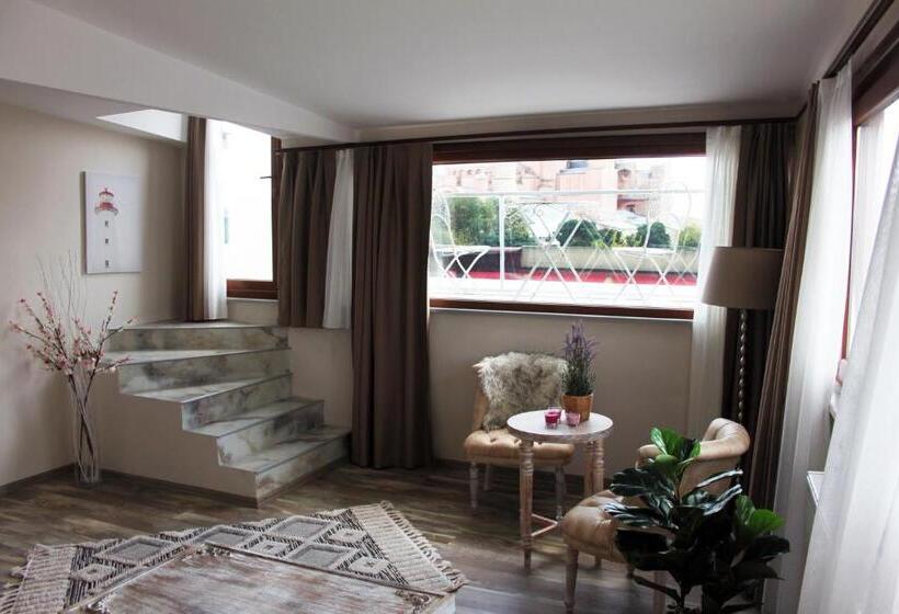 اتاق استاندارد با بالکن و چشم‌انداز دریا, Fuego Design Suites