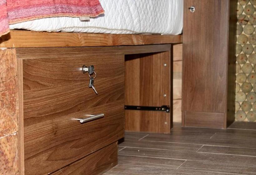 スタンダードルーム, Manada Del Desierto