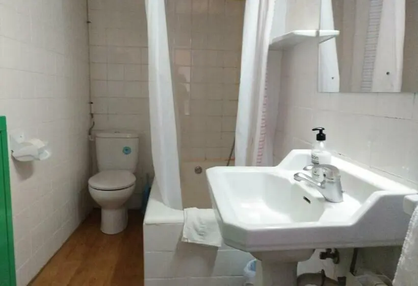エコノミールーム, Albergue El último Bucardo