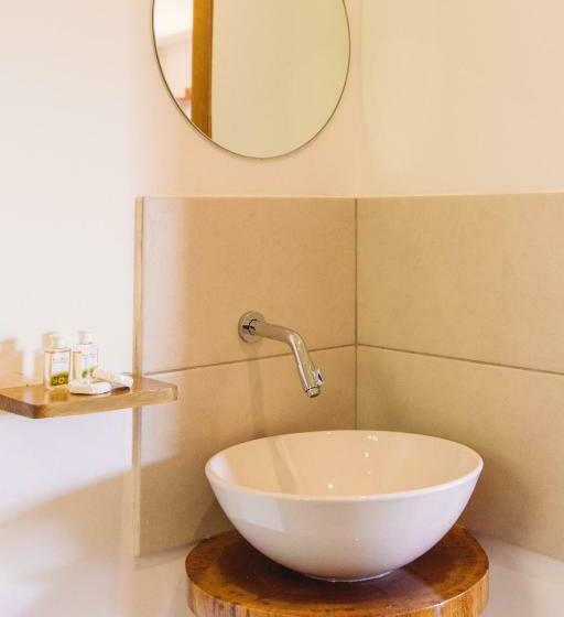 اتاق استاندارد با بالکن, Manurii Garden