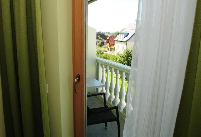 חדר סטנדרט לשלושה עם מרפסת, Gasthof Rothwangl Hannes