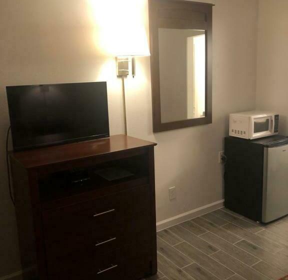 标准单人间, Royal Inn