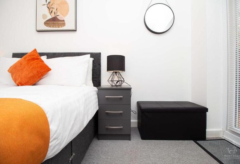 Апартаменты 2 Спальни, Ricky Road Guest House   Wizard Studio Room Available To Book Now