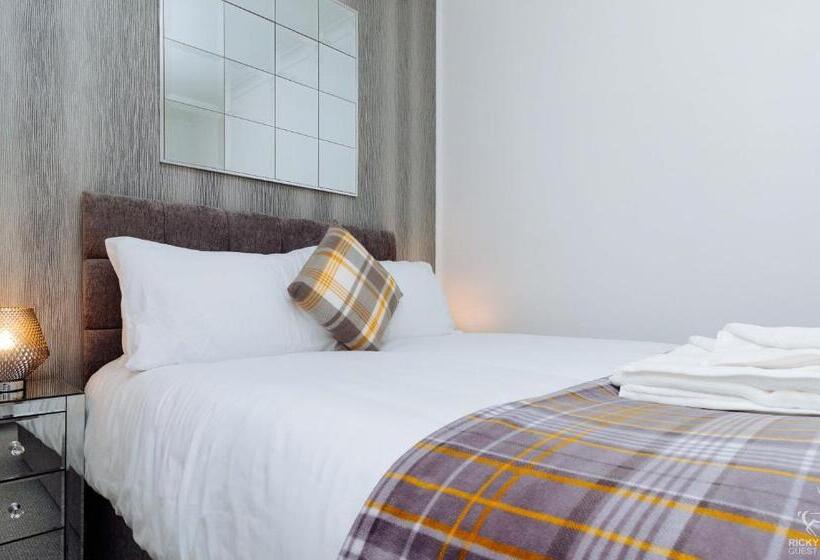 Апартаменты 2 Спальни, Ricky Road Guest House   Wizard Studio Room Available To Book Now