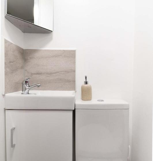 带2个卧室的公寓, Ricky Road Guest House   Wizard Studio Room Available To Book Now