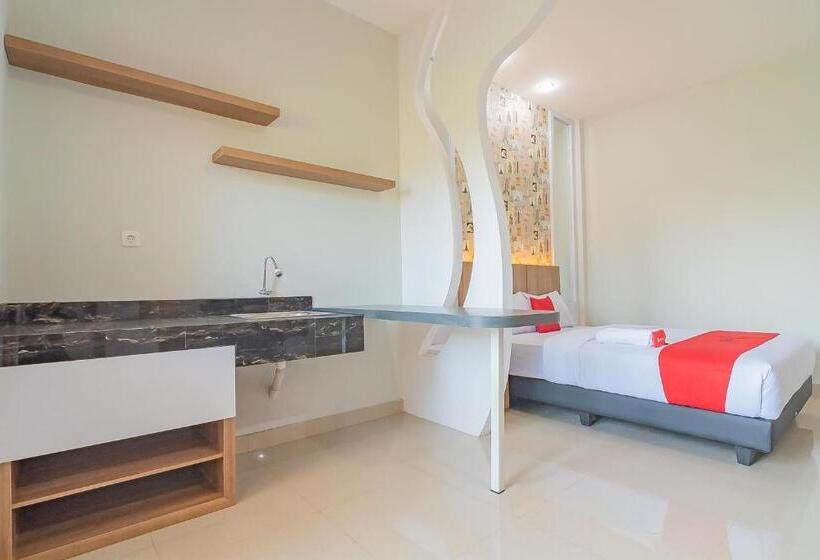 Номер Deluxe, Reddoorz Plus Near Taman Budaya Samarinda