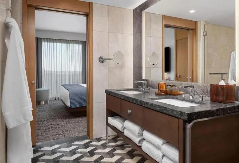Suite King Bed