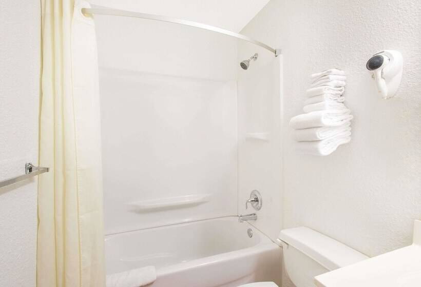 חדר סטנדרט שתי מיטות זוגיות, Super 8 By Wyndham Webster/rochester