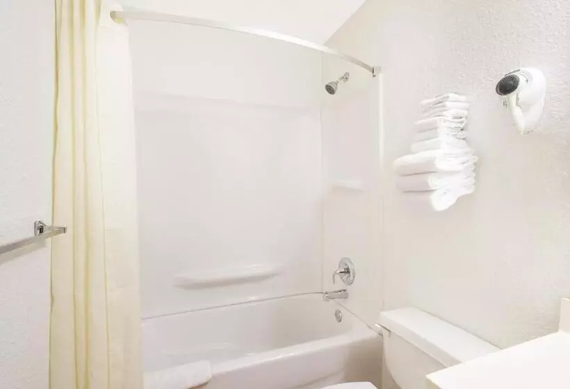 Standard-huone King-vuode, Super 8 By Wyndham Webster/rochester