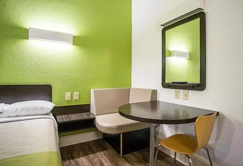 キングサイズベッドのスイートルーム, Motel 6 Manchester Tn