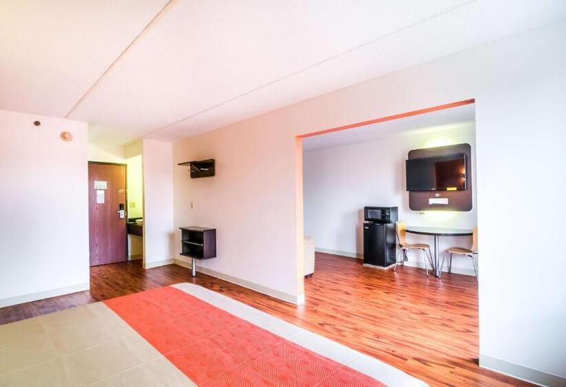 חדר סטנדרט עם מיטת קינג, Motel 6 Lansing, Il  Chicago South