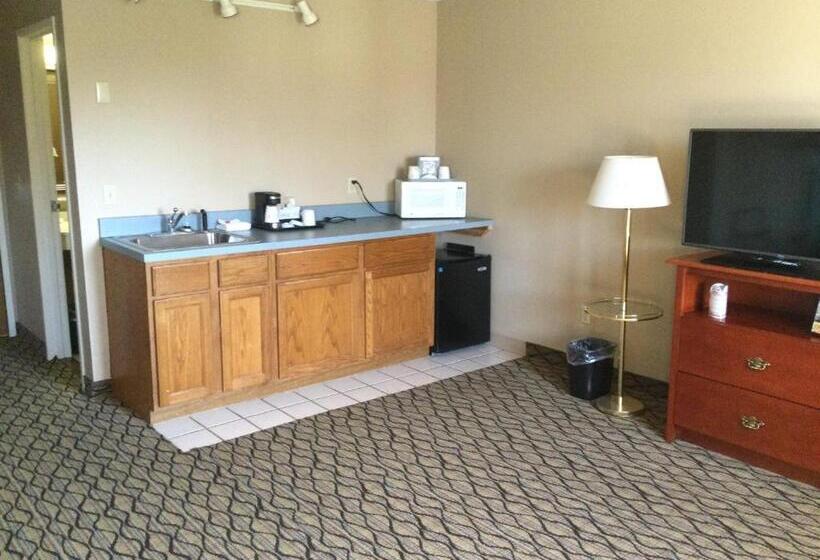 إستوديو قياسى, Super 8 By Wyndham Adrian