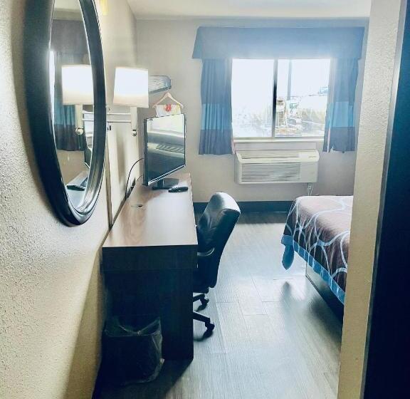 غرفة قياسية سرير كينج, Super 8 By Wyndham Corbin Ky