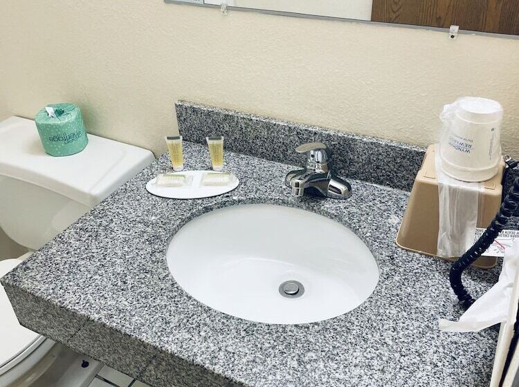 غرفه قياسيه سريرين مزدوجين, Super 8 By Wyndham Corbin Ky