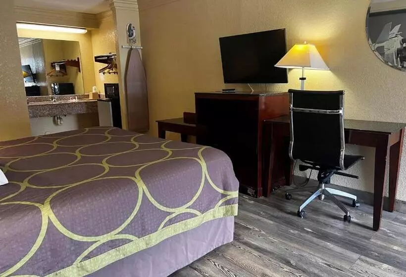 身障者適用キングサイズベッドルーム, Super 8 By Wyndham Houston West Katy