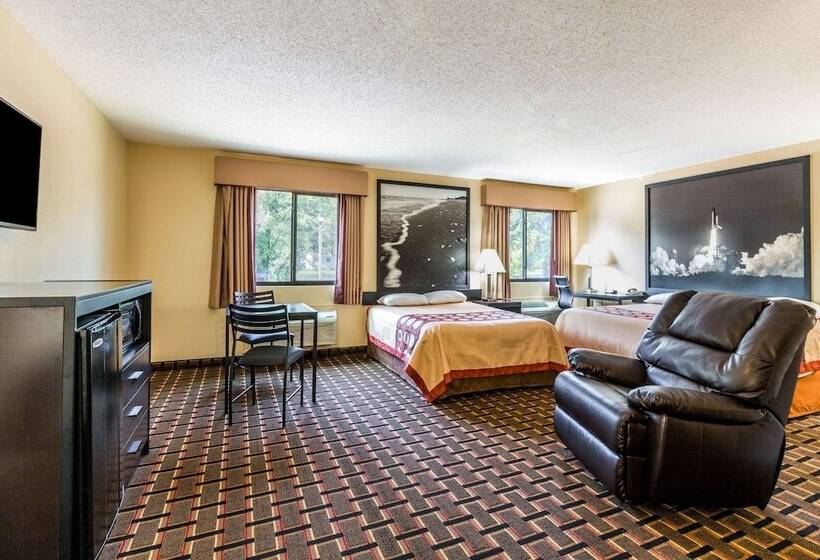 Студия Стандарт, Super 8 By Wyndham League City Kemah Area