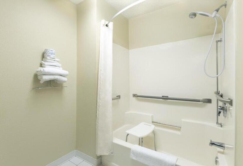 适合残疾人使用的标准间, Super 8 By Wyndham Perham