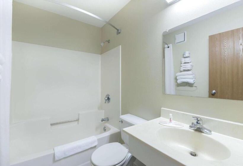 标准工作室, Super 8 By Wyndham Perham