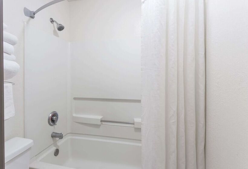 غرفه قياسيه سريرين مزدوجين, Super 8 By Wyndham Woodstock