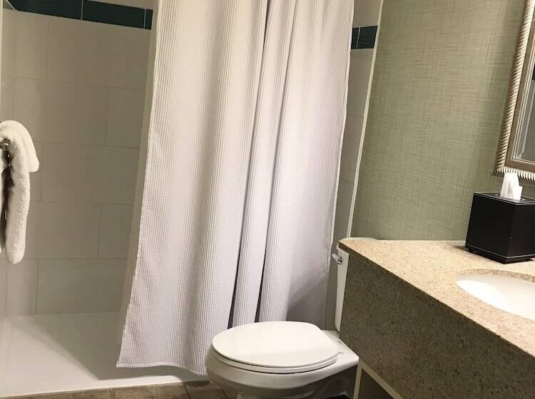 חדר סטנדרט עם מיטת קינג, Sugar Beach Resort