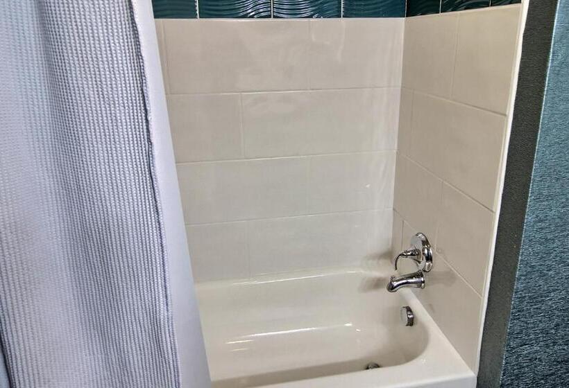 חדר סטנדרט עם מיטת קינג, Sugar Beach Resort