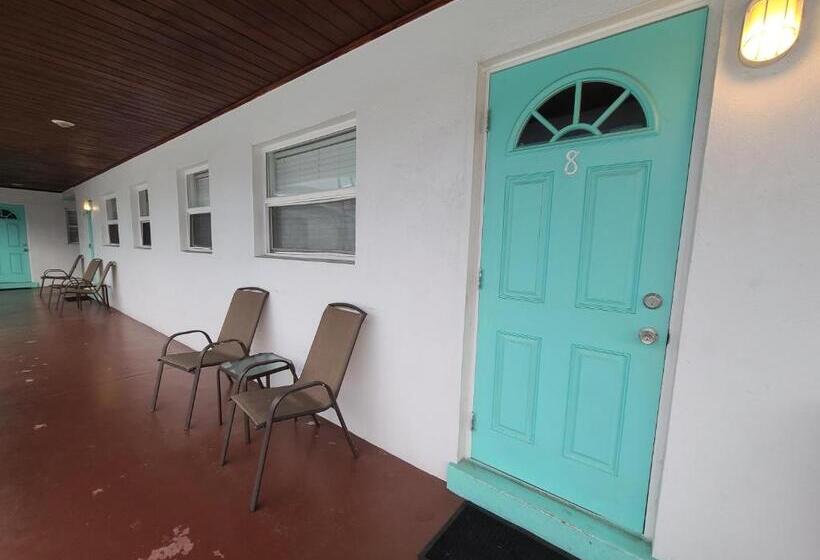 إستوديو ديلوكس, Sun Island Motel