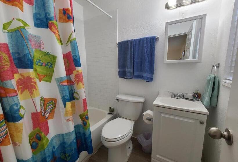 إستوديو ديلوكس, Sun Island Motel