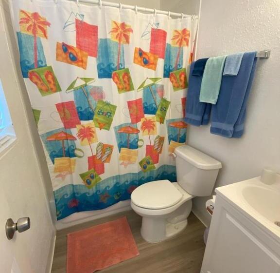 إستديو عائلى, Sun Island Motel