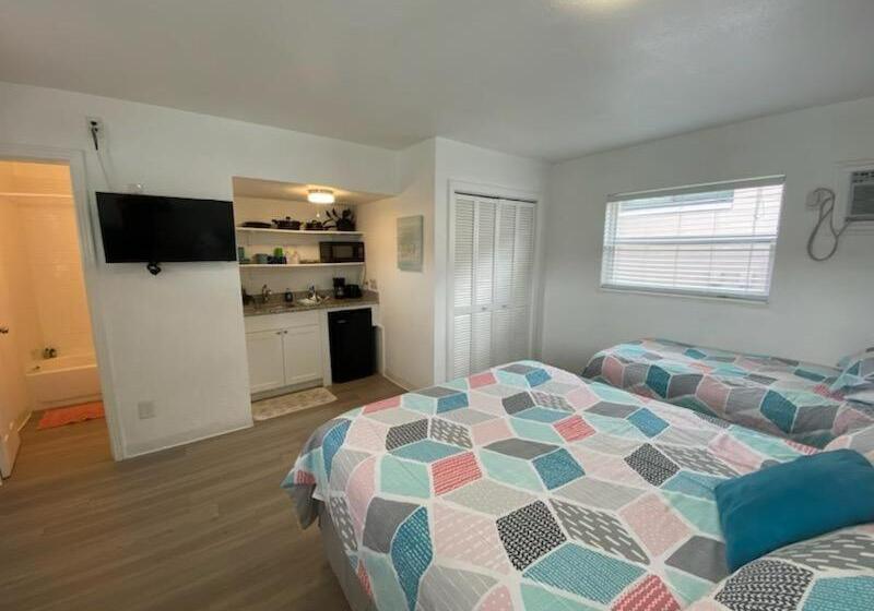 إستديو عائلى, Sun Island Motel