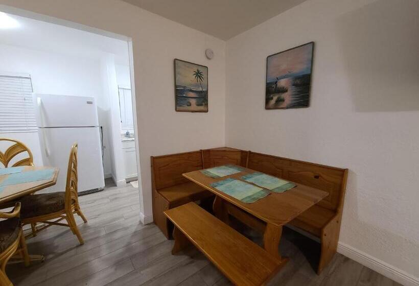 جناح غرفتين نوم, Sun Island Motel