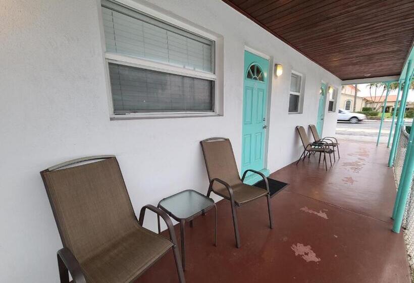 스탠다드 스튜디오, Sun Island Motel