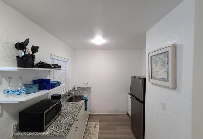 إستوديو ديلوكس, Sun Island Motel