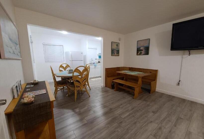 جناح غرفتين نوم, Sun Island Motel