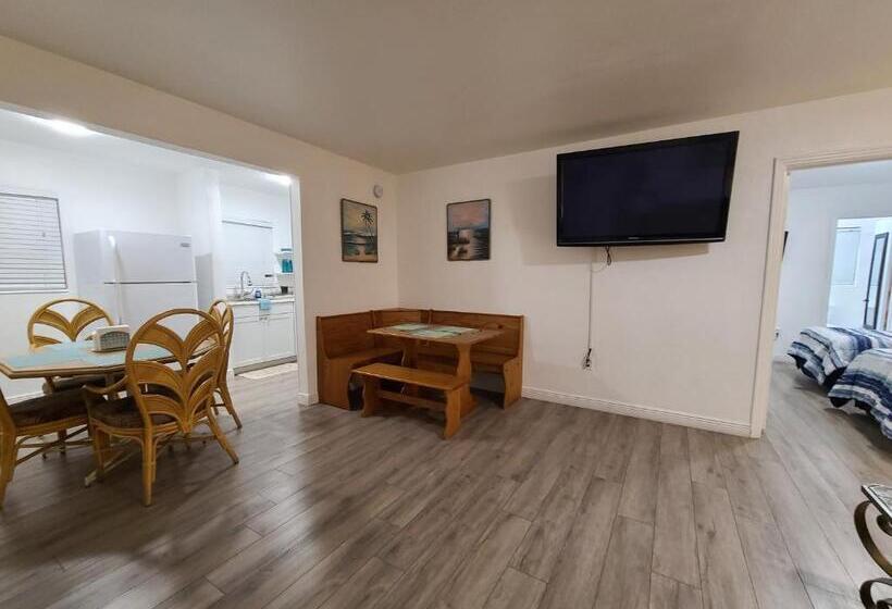 جناح غرفتين نوم, Sun Island Motel