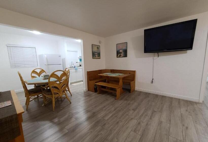 جناح غرفتين نوم, Sun Island Motel