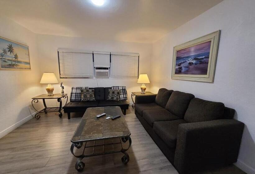 침실 2개 스위트, Sun Island Motel