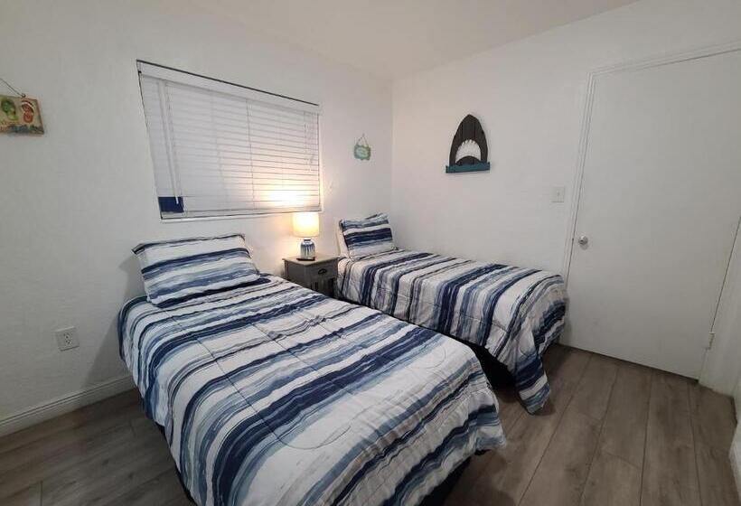 جناح غرفتين نوم, Sun Island Motel